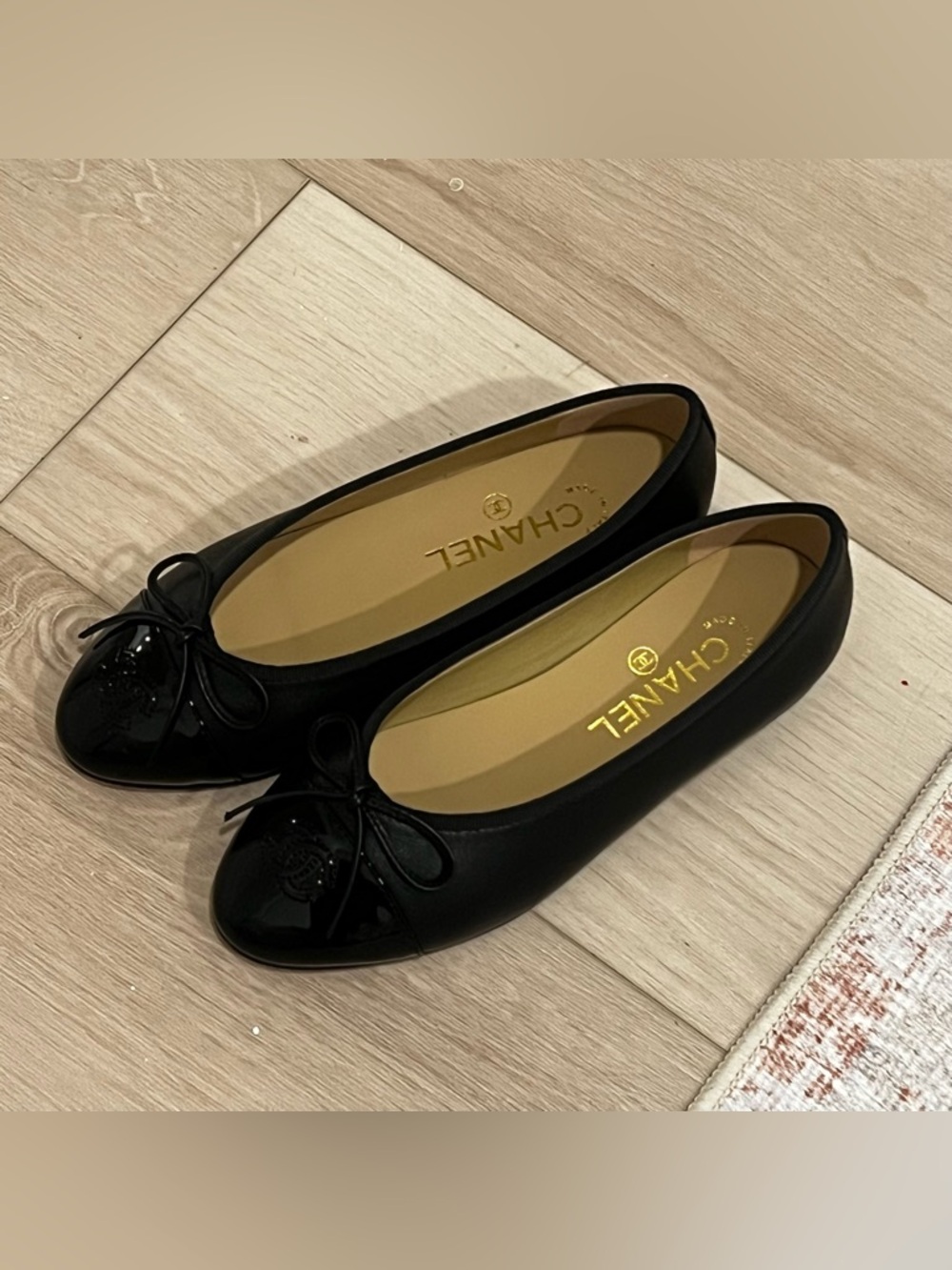 Black Leather ballerina Cap-Toe Flats with Patent Toe and Bow